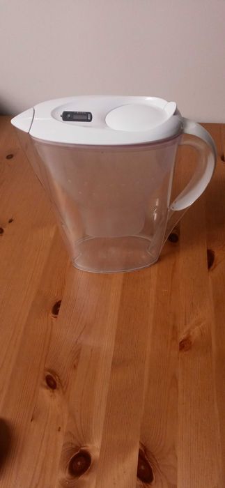Czajnik dzbaneknfiltrujący wodę Brita