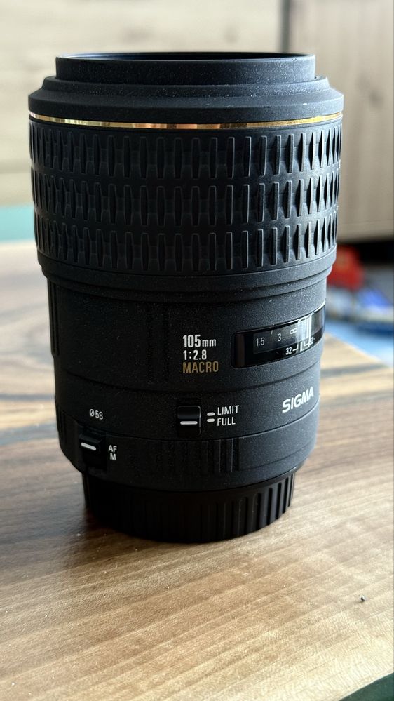 SIGMA 105 f/2.8 macro