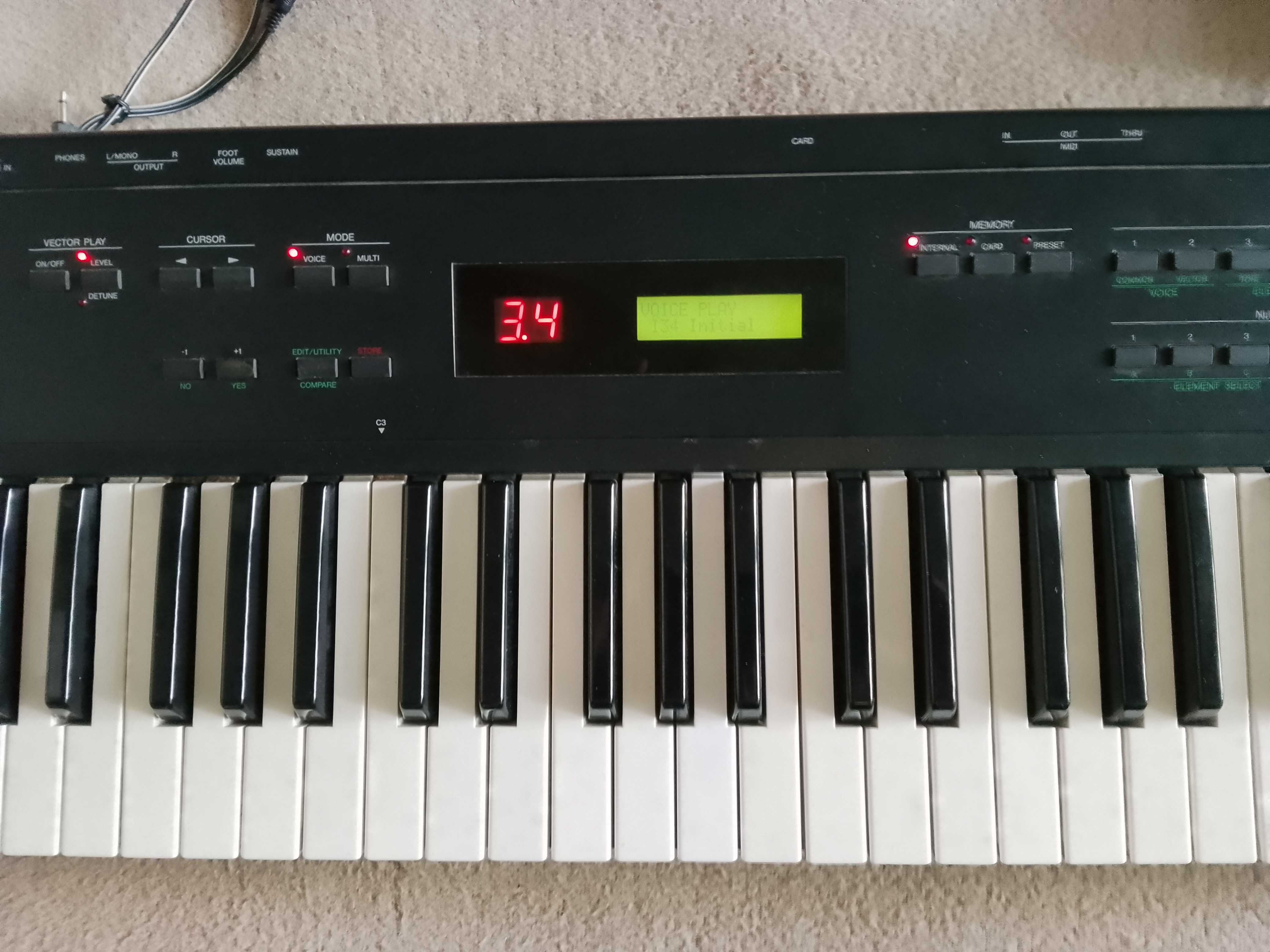Yamaha SY22 vintage vector synthesizer synteza wektorowa stan bdb