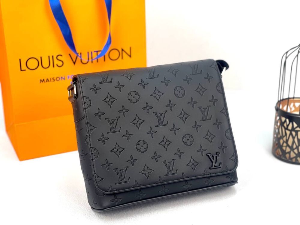 Bolsas da Prada e Louis Vuitton