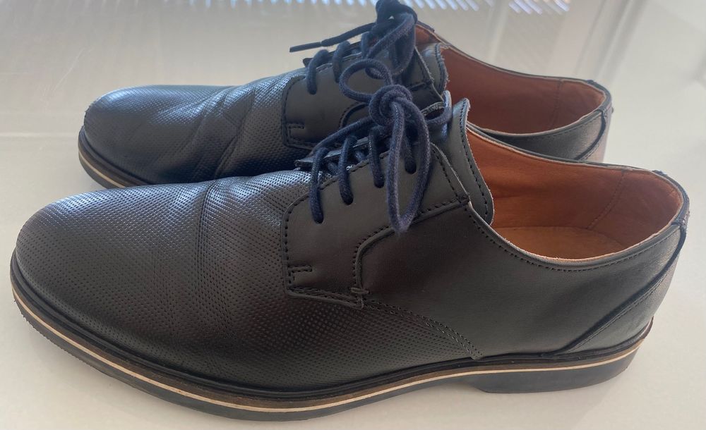 Calçado clássico de homem