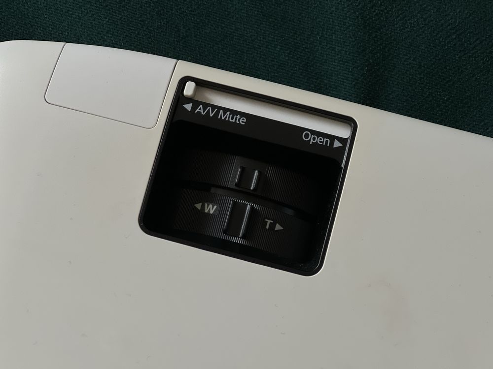 Projektor profesjonalny EPSON EB-1900 LCD BDB STAN