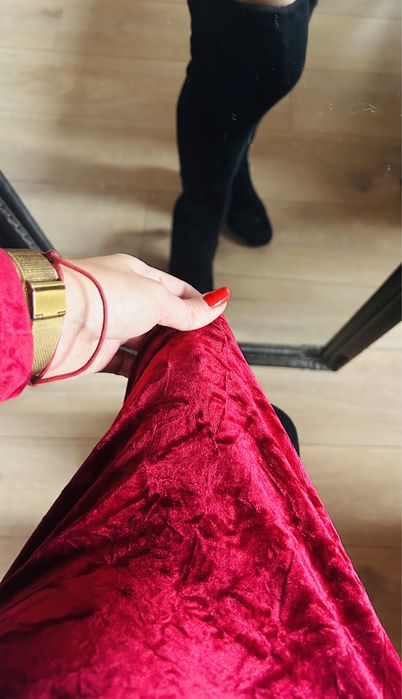 Welurowa czerwona sukienka mini obcisła na święta Boże narodzenie