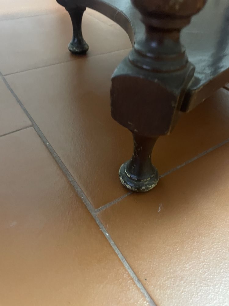 Mesa em pedra e madeira