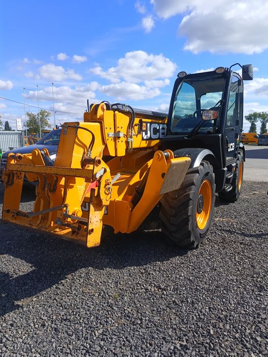 Usługi ładowarką teleskopową i wynajem ładowarek