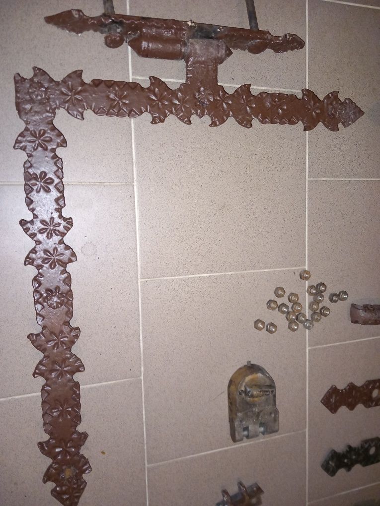 Zawiasy kute do bramy