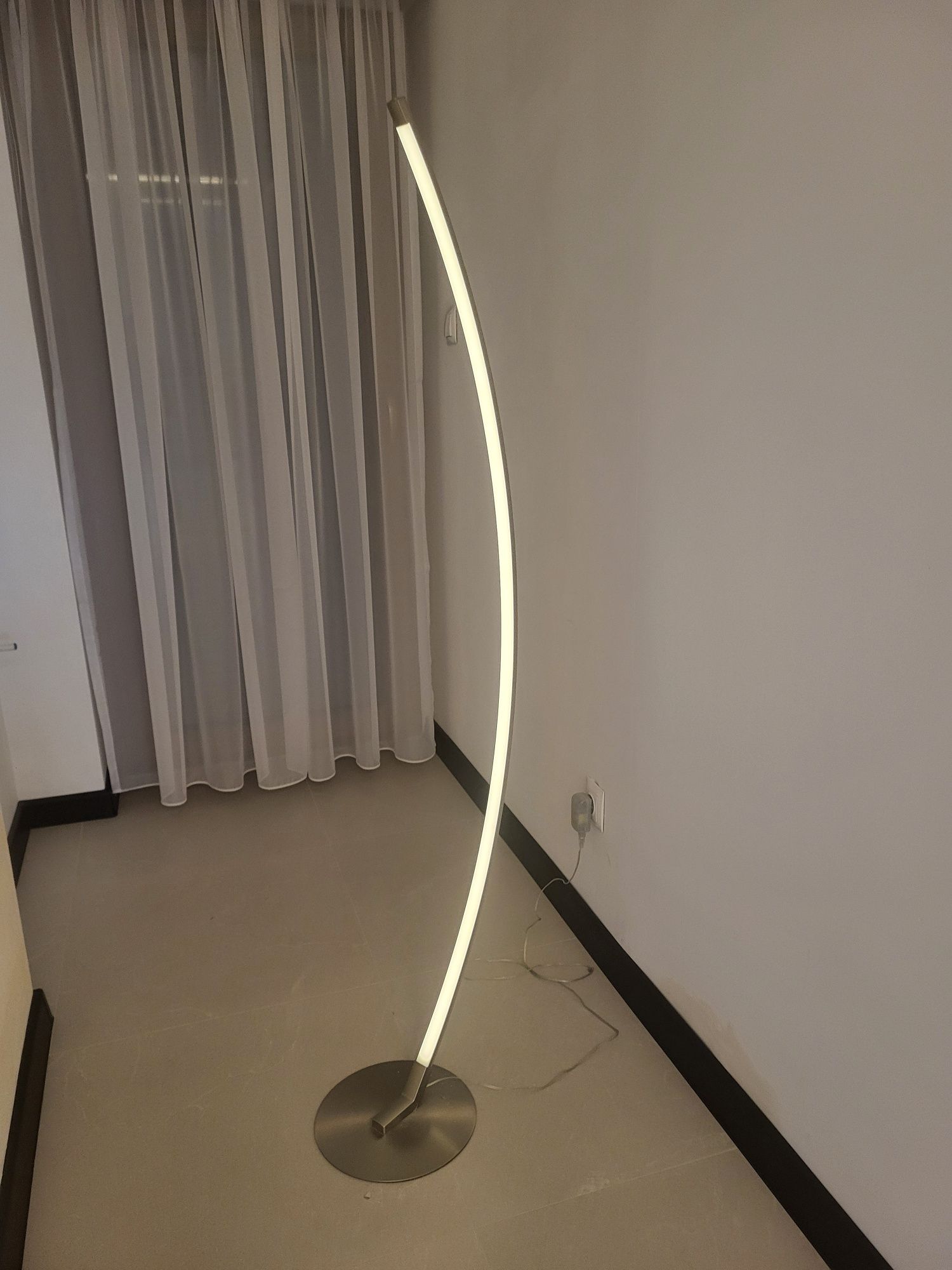 Lampa stojąca led