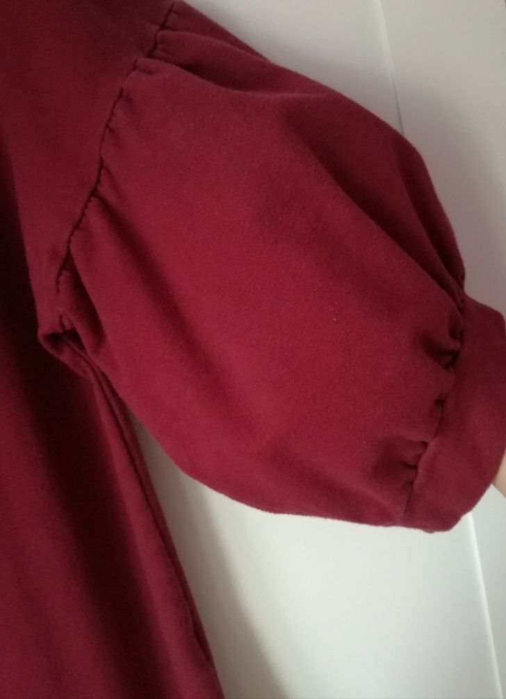 Bordowa dresowa sukienka bufiaste rękawy falbana r. uniwersalny M/38