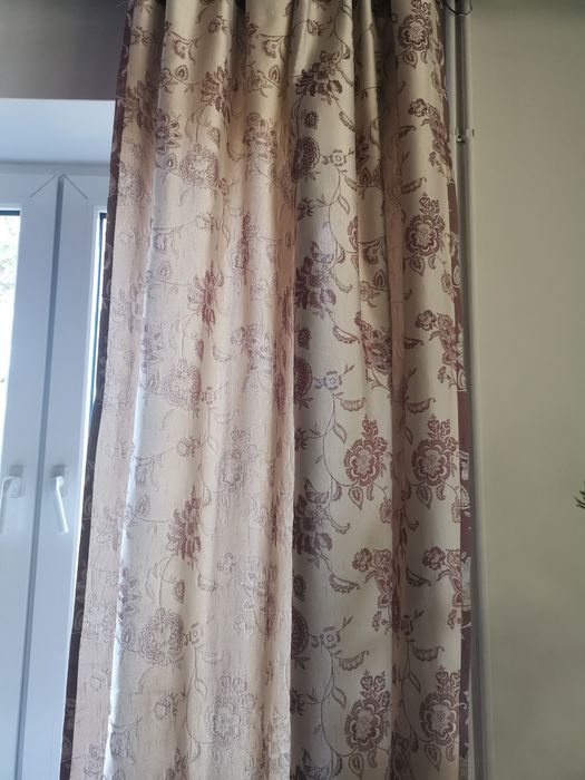 Eleganckie zasłony + obrus + 2 poszewki na poduszki