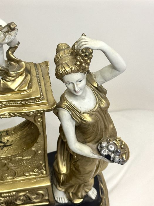 Італійська вінтажна статуетка під годинник