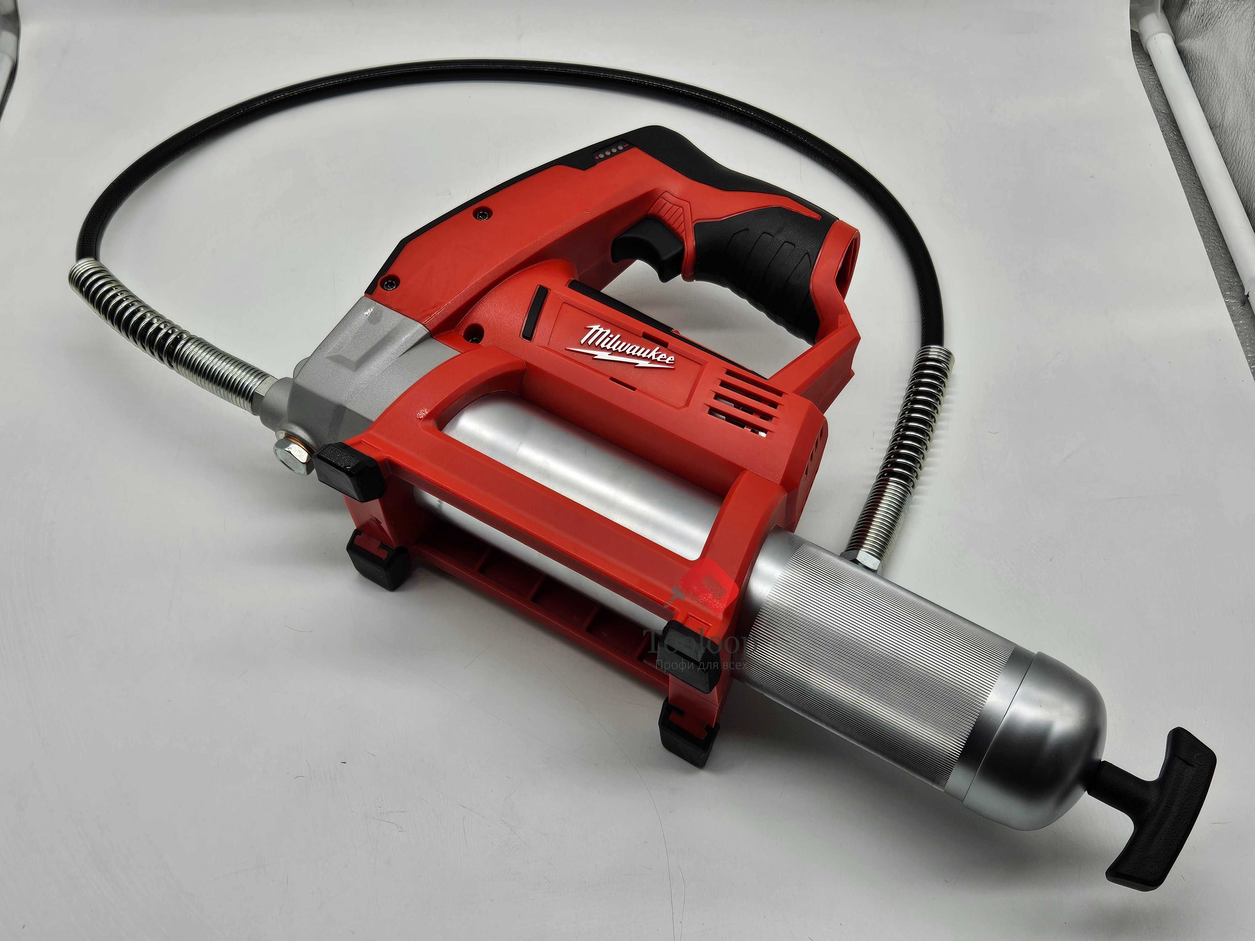 Аккумуляторный шприц для смазки Milwaukee M12 (2446-20)/В наличии!!!