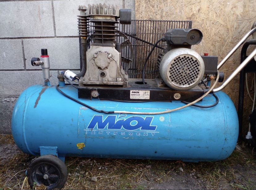 Продам компресор на 100 л