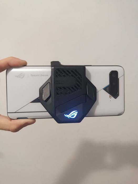 ASUS Ігровий смартфон ROG Phone 5 Ultimate 12/256 кулер 5 pro