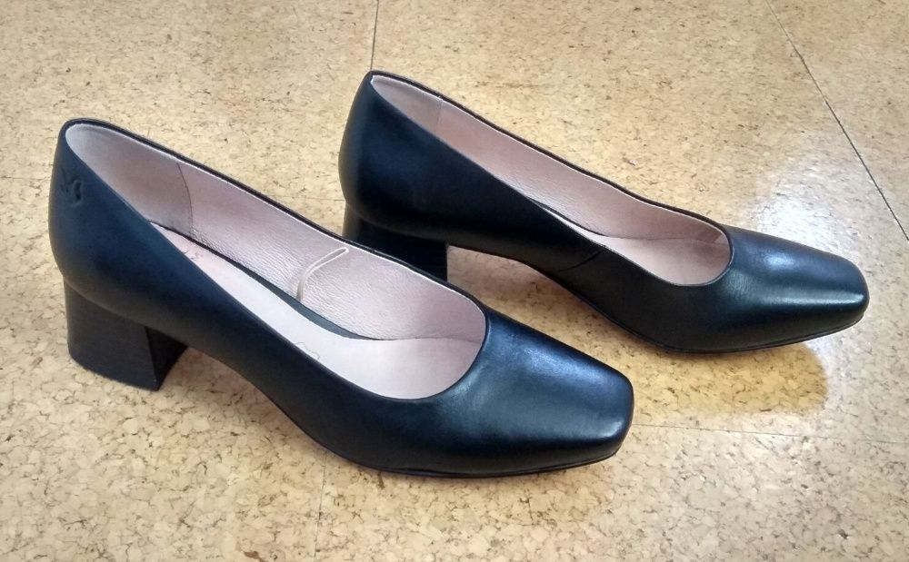 Skórzane czółenka Caprice rozm. 37,5 *24cm*