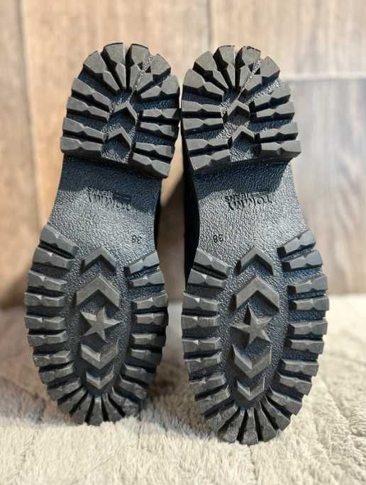 Botki damskie Tommy Hilfiger Metallic Cleated Lace Up Boot 38