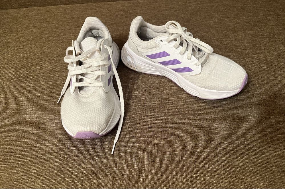 Кросівки  (39 розмір)