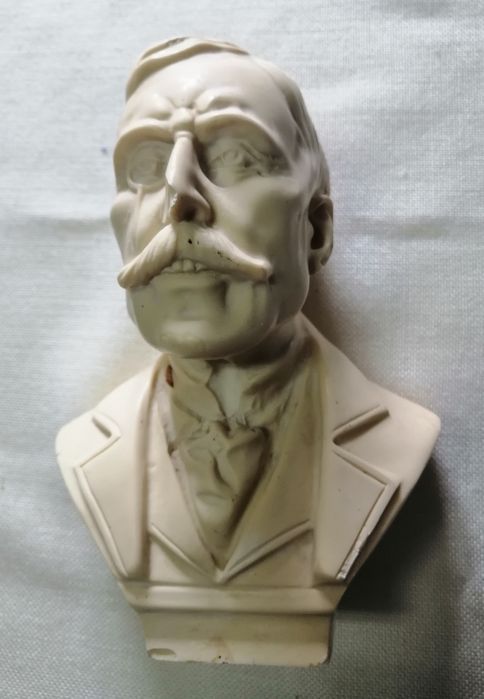 Busto Eça de Queirós.