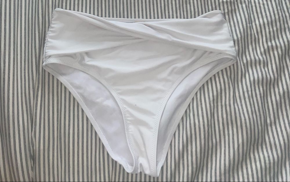 biale majtki od bikini stroj kapielowy kostium kapielowy s