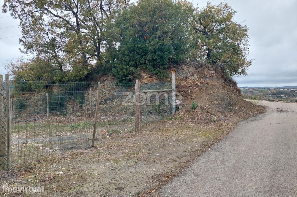 Terreno com cerca de 1600 m2, Fonte do Oleiro, Batalha