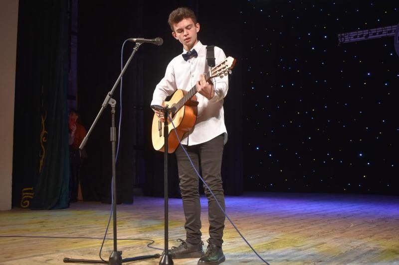 Репетитор по гітарі