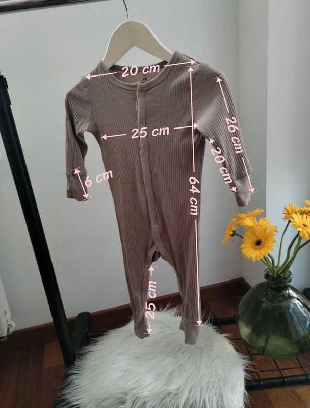 Beżowy kombinezon H&M z regulacją rozmiaru, r. 74 (6-9 msc) rozpinany