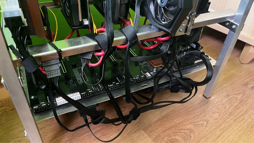 Koparka Kryptowalut 3x RTX 3060 1x GTX 1660 Super Gaming X