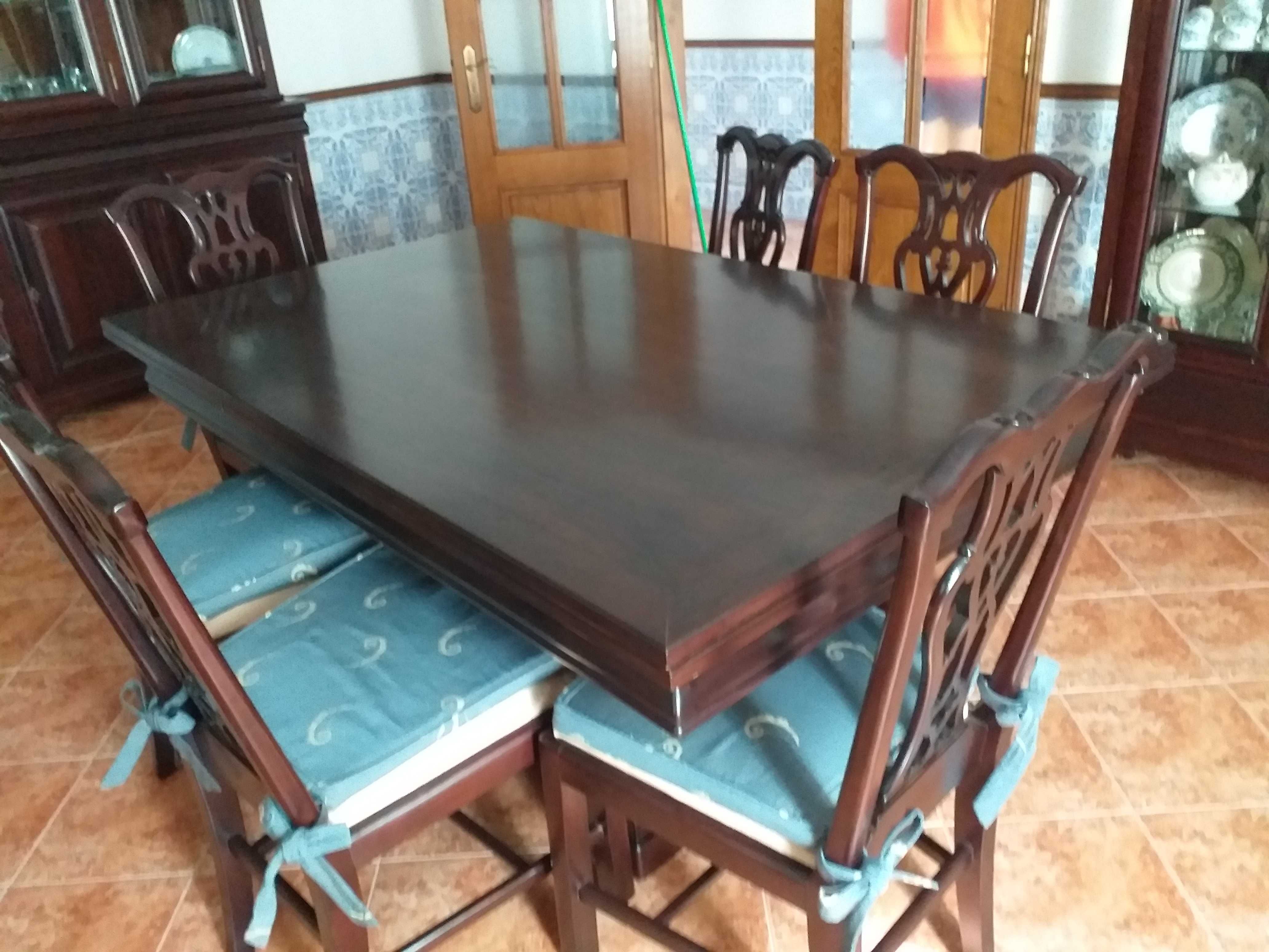 Mesa sala + 6 cadeiras estilo Luis XV em cerejeira
