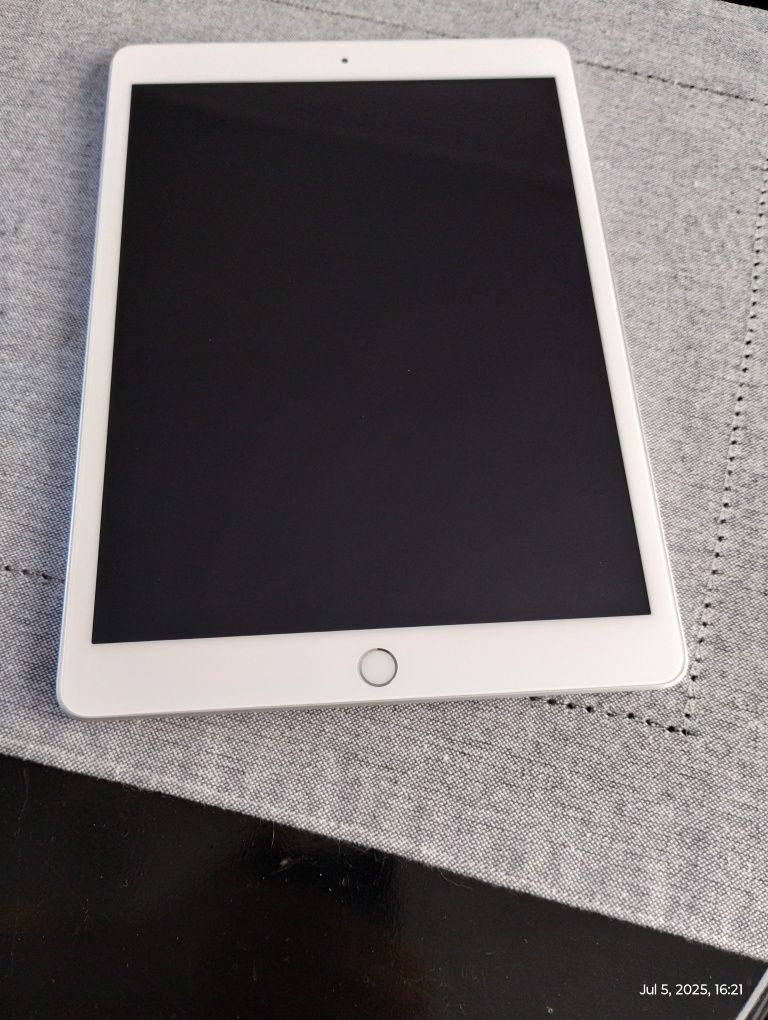 iPad 7 Generacji + Akcesoria