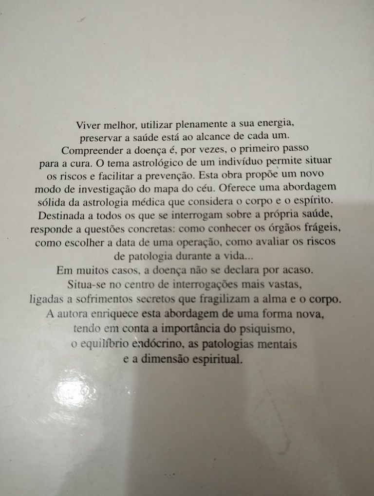 Apenas um llivro de astrologia disponível