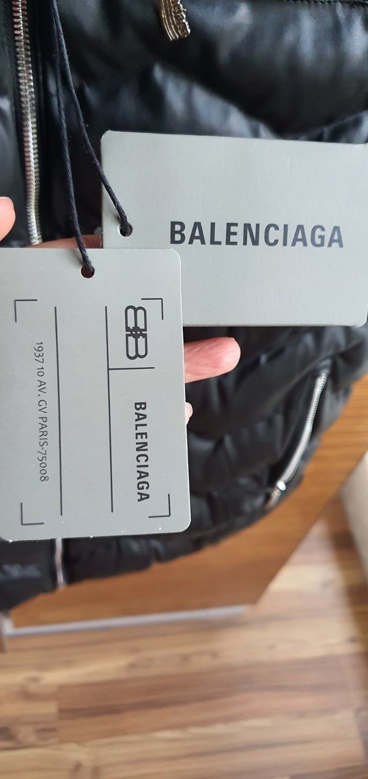 Продам безрукавку  balenciaga