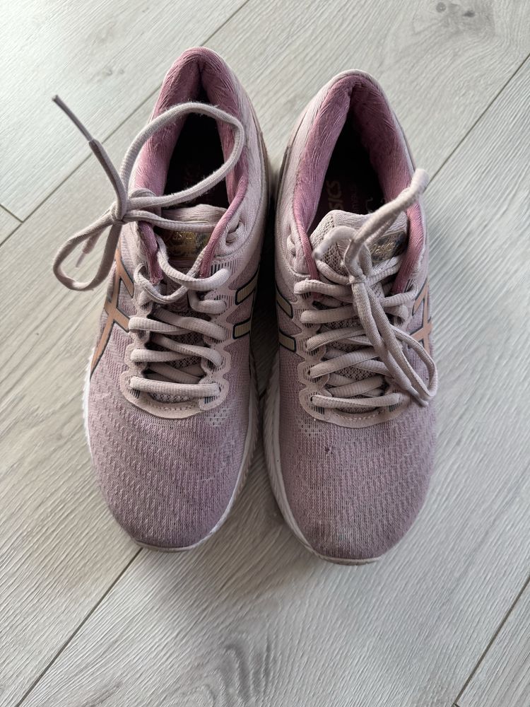 Кросівки Asics -37,5 розмір(23,5 см)