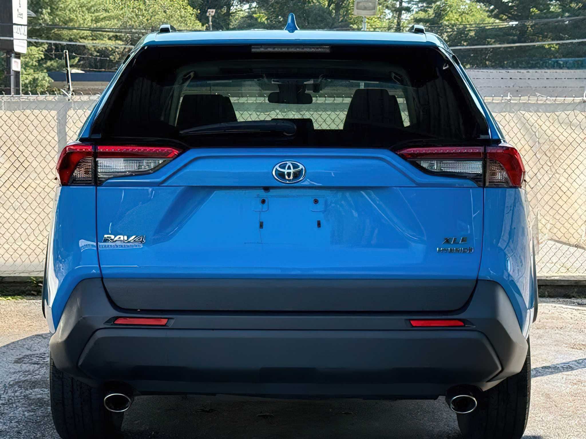 Toyota RAV4 XLE Hybrid      2020