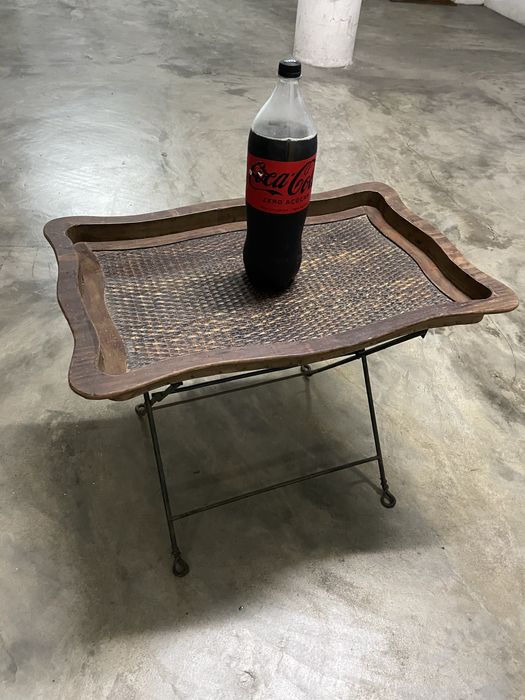 Mesa de apoio bebidas