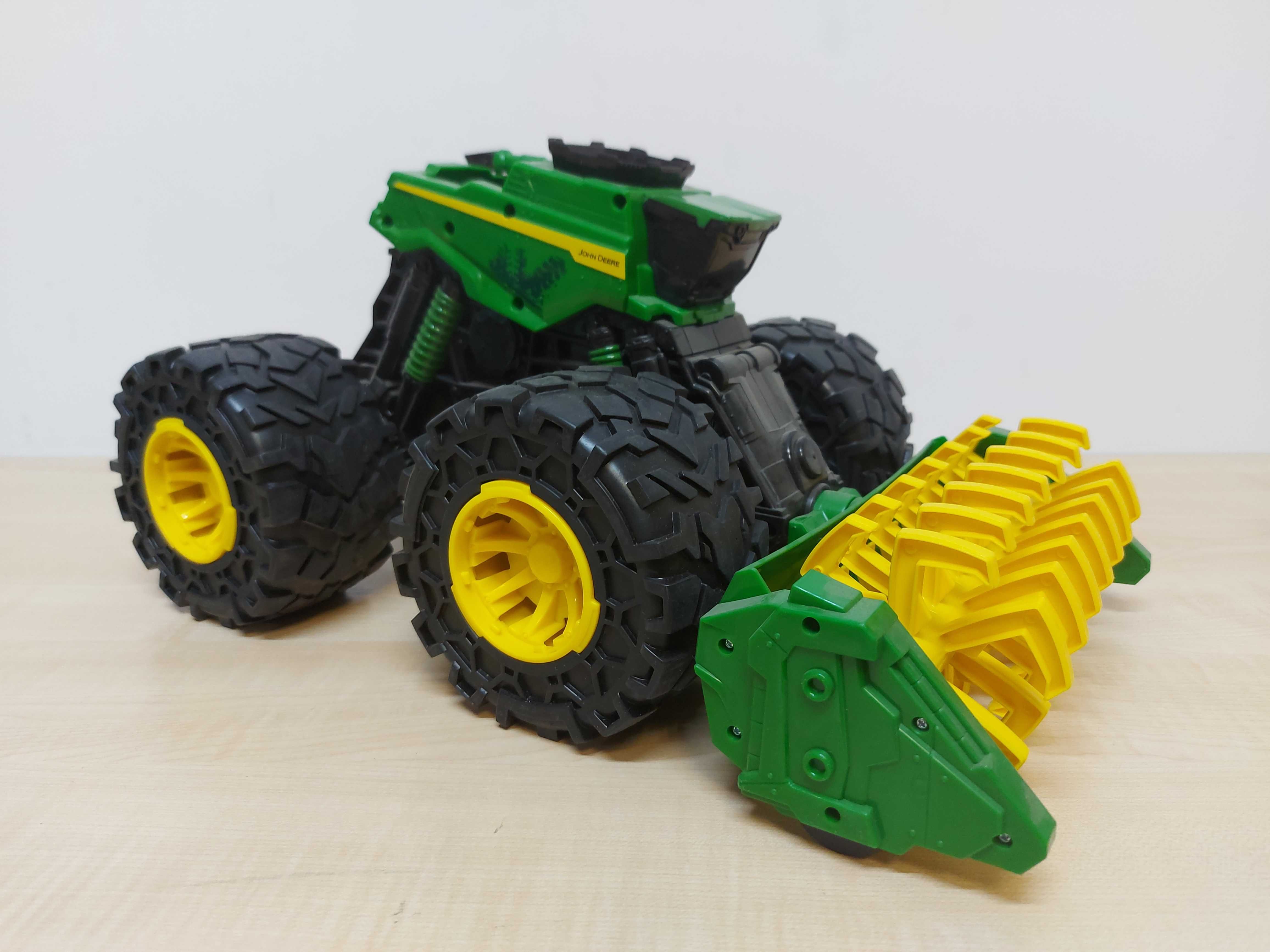 TOMY John Deere Monster kombajn  47329 RC22