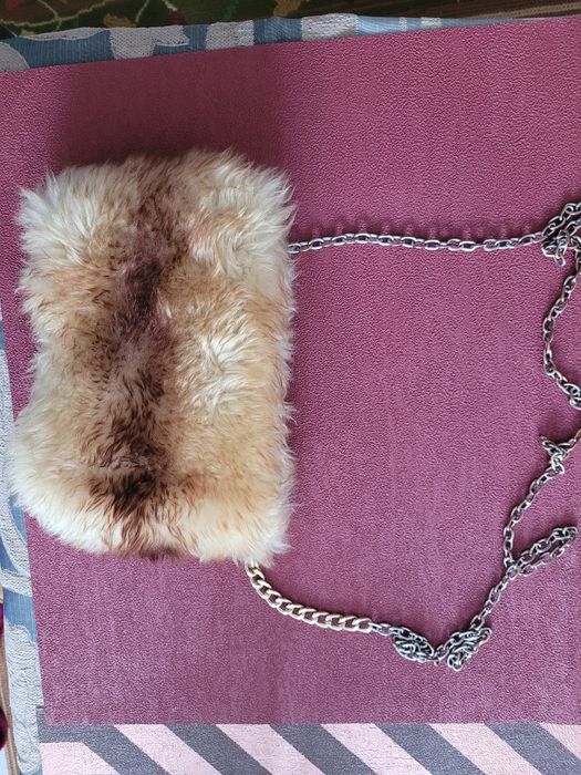 Mala de pelo com corrente