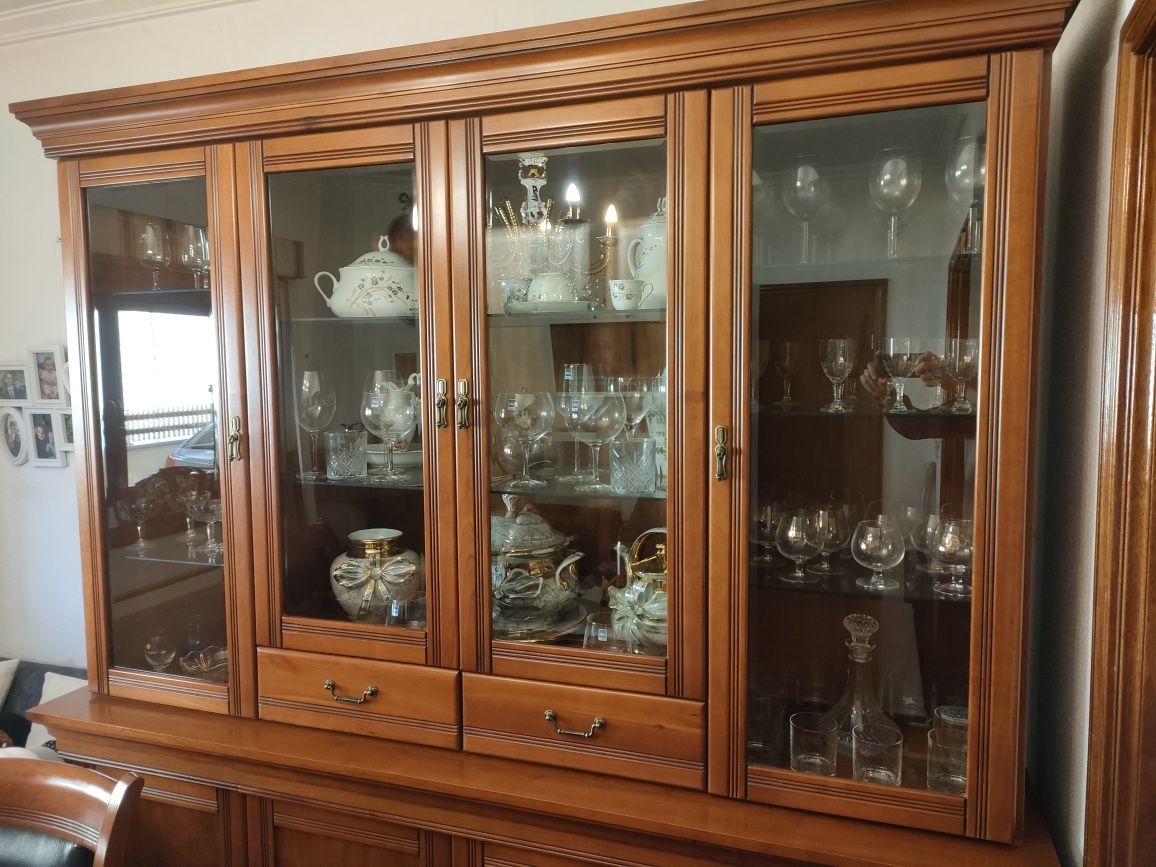 Móvel de Sala em Madeira Maciça com Vitrina