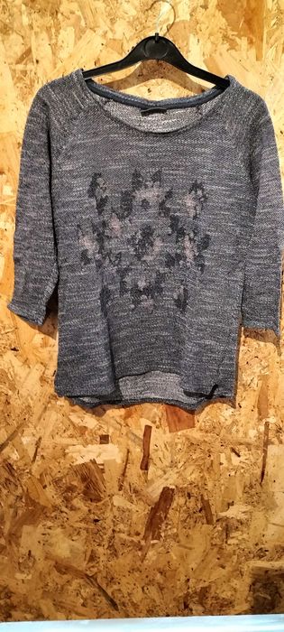 Camisola em tons de cinza