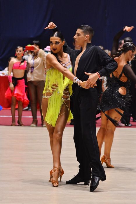 Продам сукню для латини