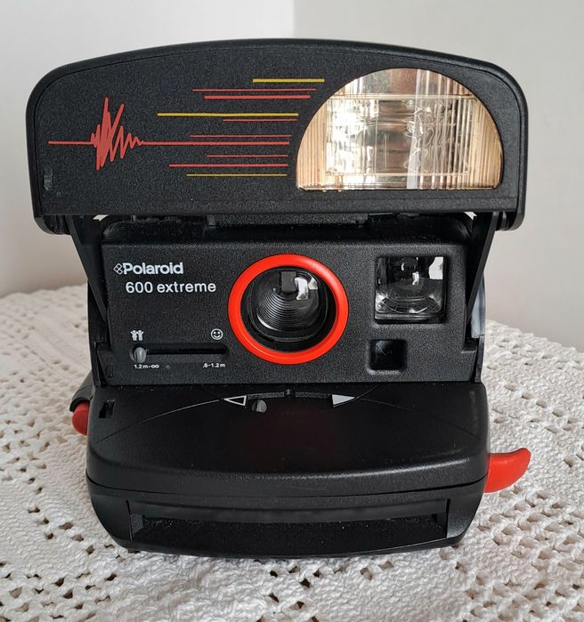 Polaroid  600 Extreme
Devido a ser antiga as borrachas em parte estao