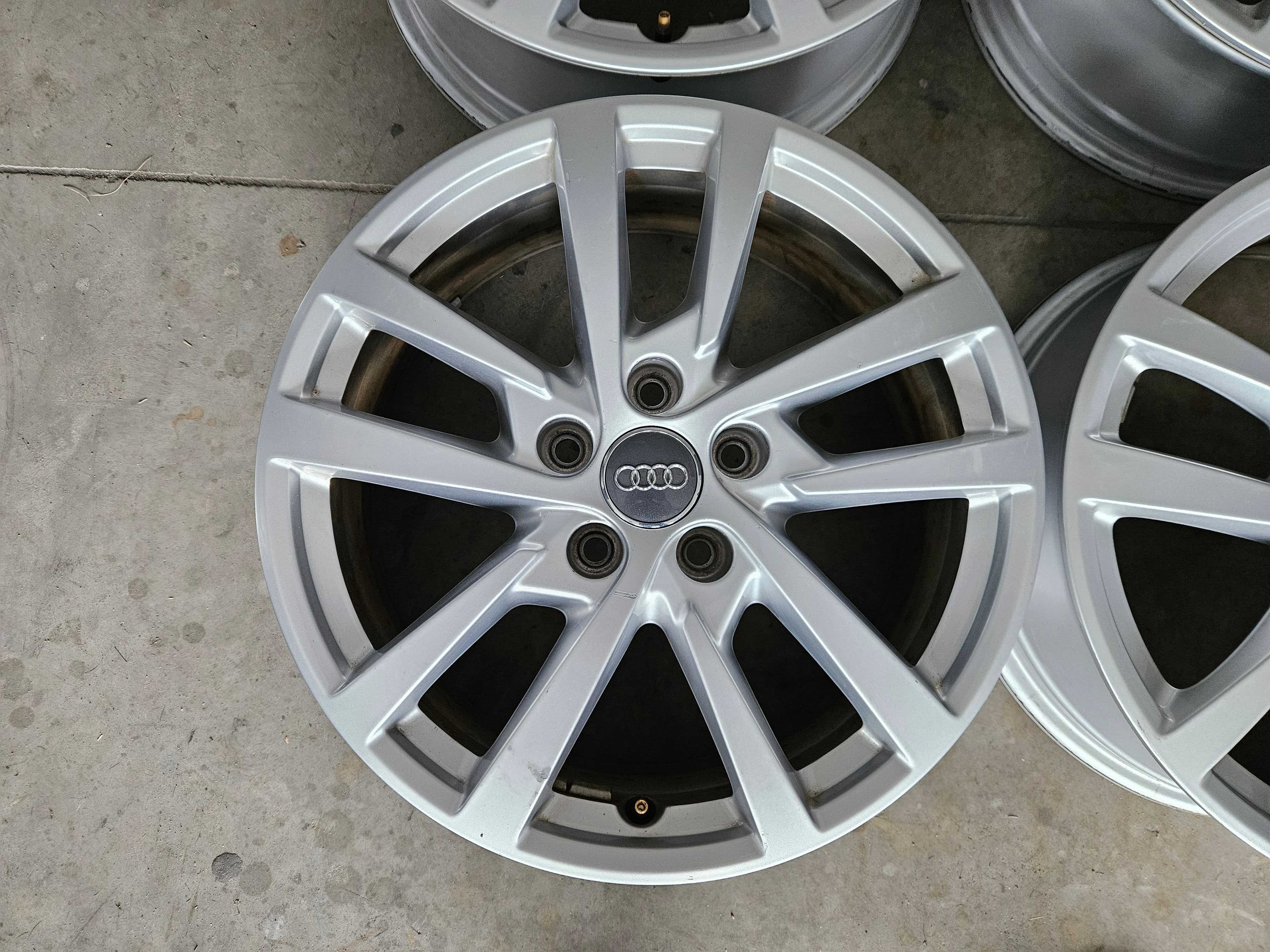 Alufelgi 17" Audi A3 8p 8v 8y Sportback A4 b6 b7 q3 q2 S-line 5x112