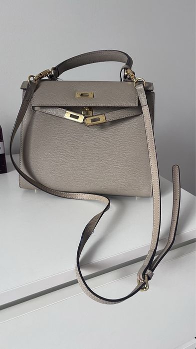 Стильна сумочка з довгим ремінцем