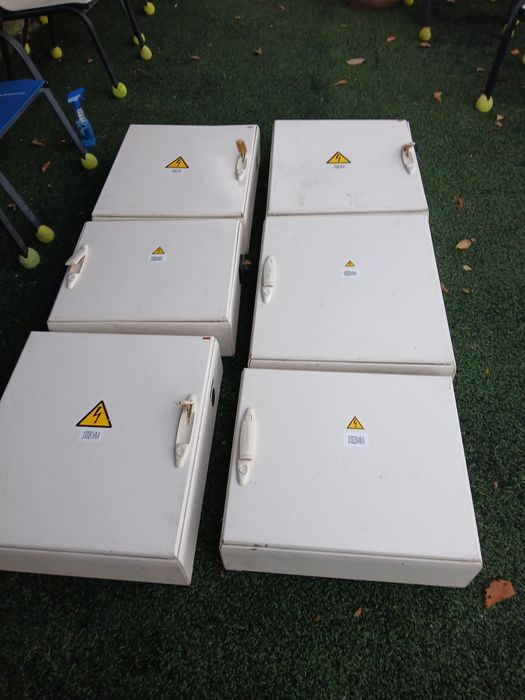 Торгівельне обладнання після закриття магазину. Торговое оборудование