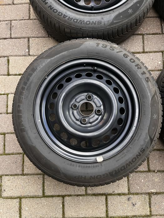 Koła Honda Civic VII Jazz 4x100 et:45 Crx opony zimowe 195/60/15 2023