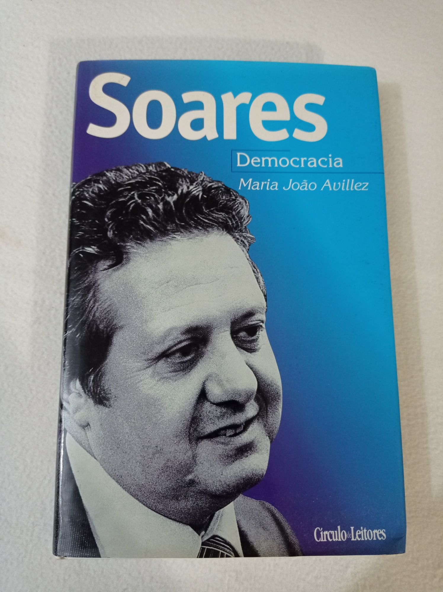 Soares - democracia