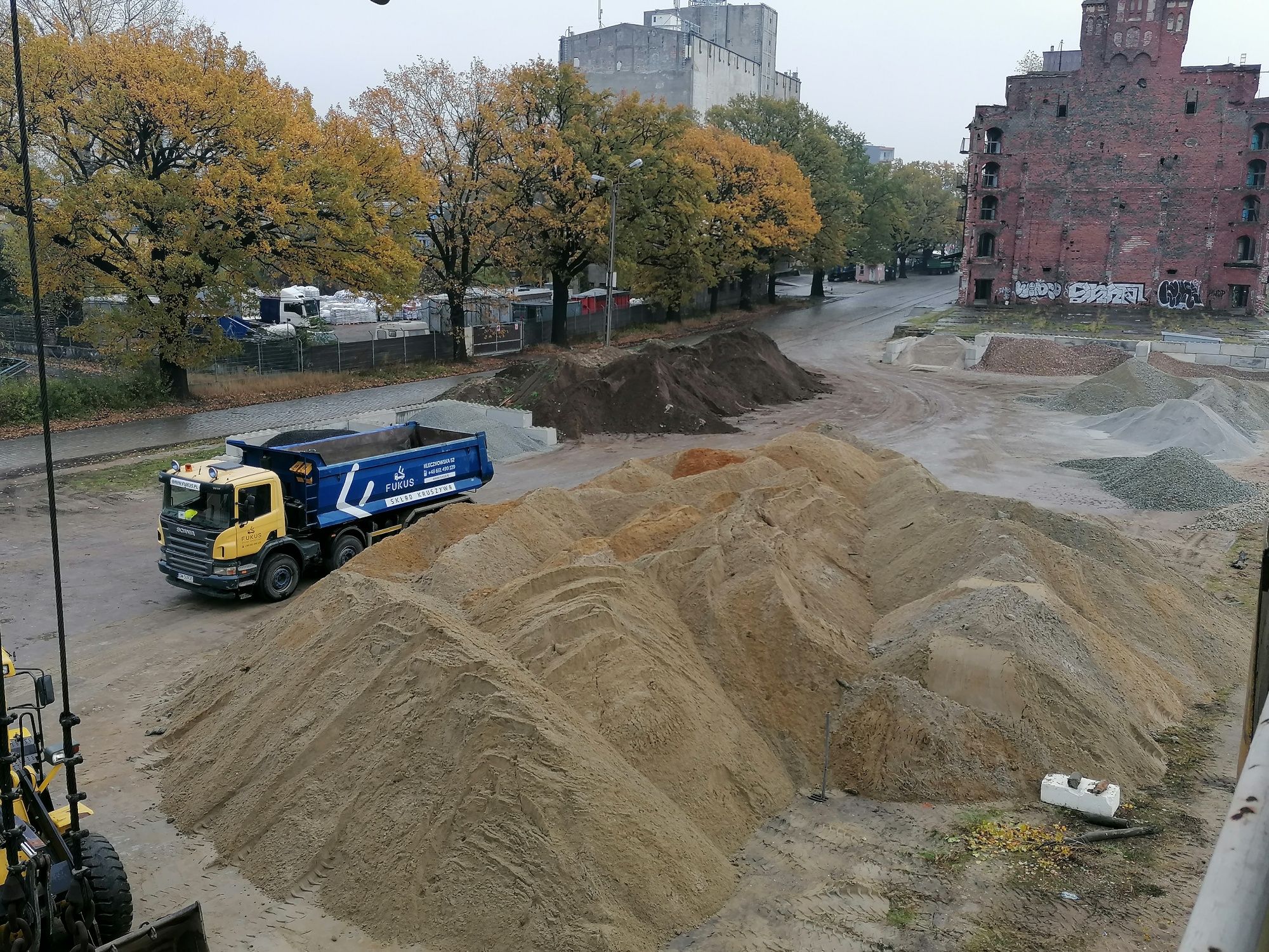 Przekrusz betonowy, piach, wykopy, roboty sprzętowe, tłuczeń, kruszywa