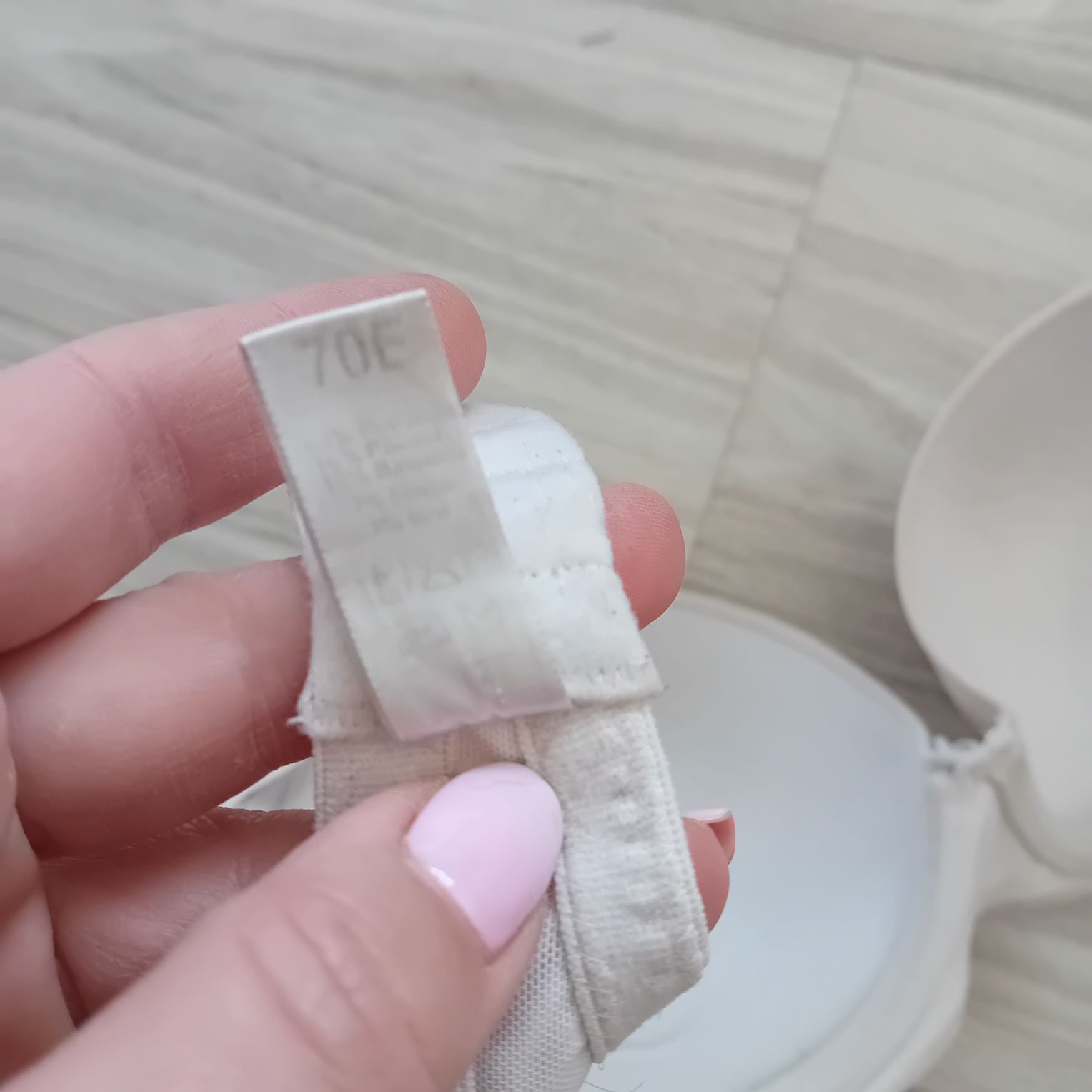 Niddlex usztywniany biały stanik 70E