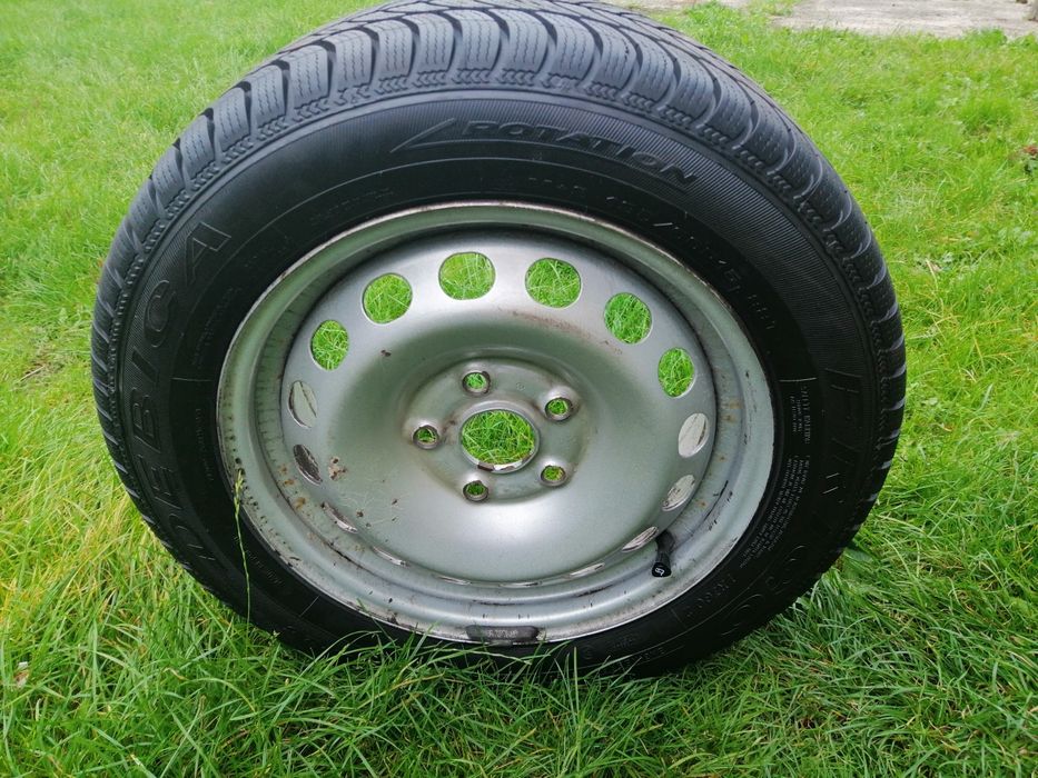 4x 195/65 R15 zimowe, plus felgi stalowe