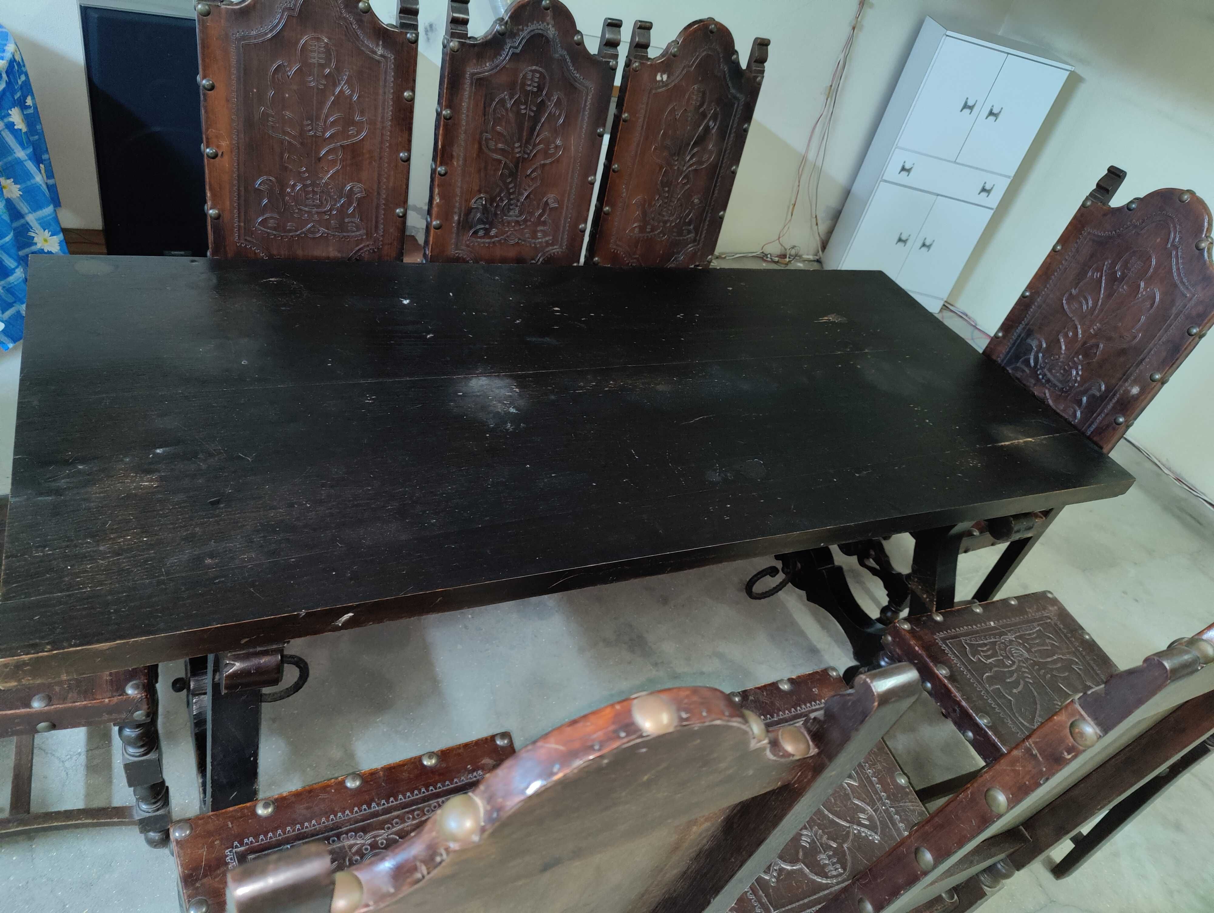 Mesa em madeira maciça