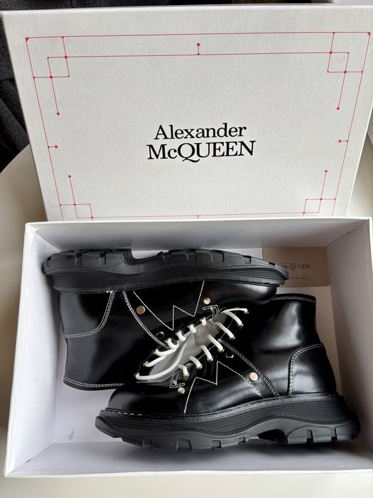 Жіночі черевики 39 р-р не вживані довжина устілки 25 см  м.Львів