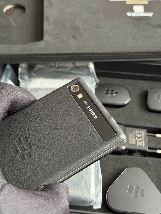 НОВЫЙ! Blackberry Porsche Design P9982